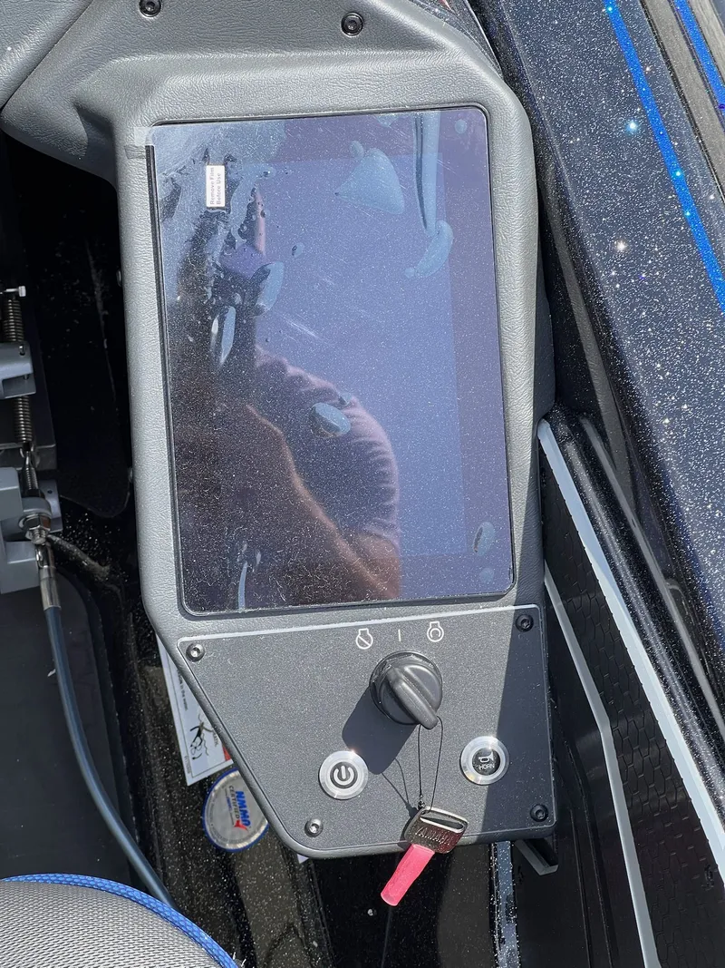 Slide: The Image of Skeeter FXR20 Limited 2025 - 23