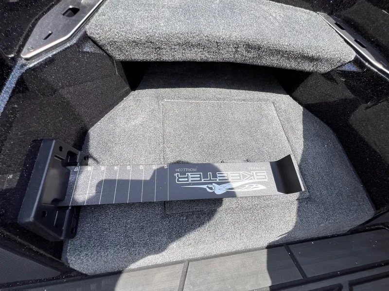 Slide: The Image of Skeeter FXR20 Limited 2025 - 24