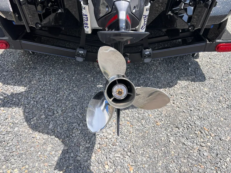 Slide: The Image of Skeeter FXR20 Limited 2025 - 25