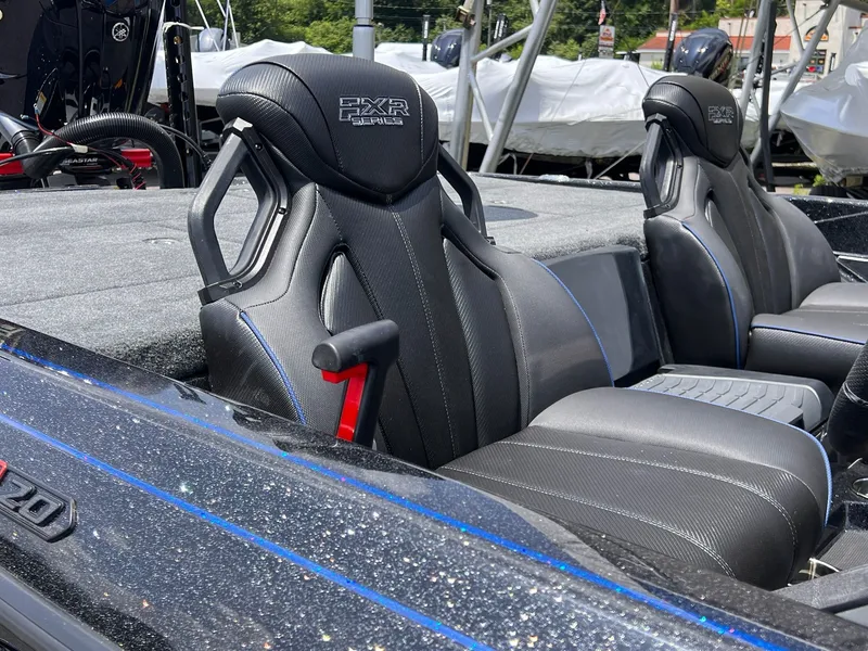 Slide: The Image of Skeeter FXR20 Limited 2025 - 26