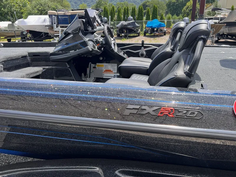 Slide: The Image of Skeeter FXR20 Limited 2025 - 27