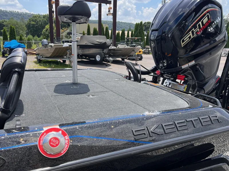 Slide: The Image of Skeeter FXR20 Limited 2025 - 28