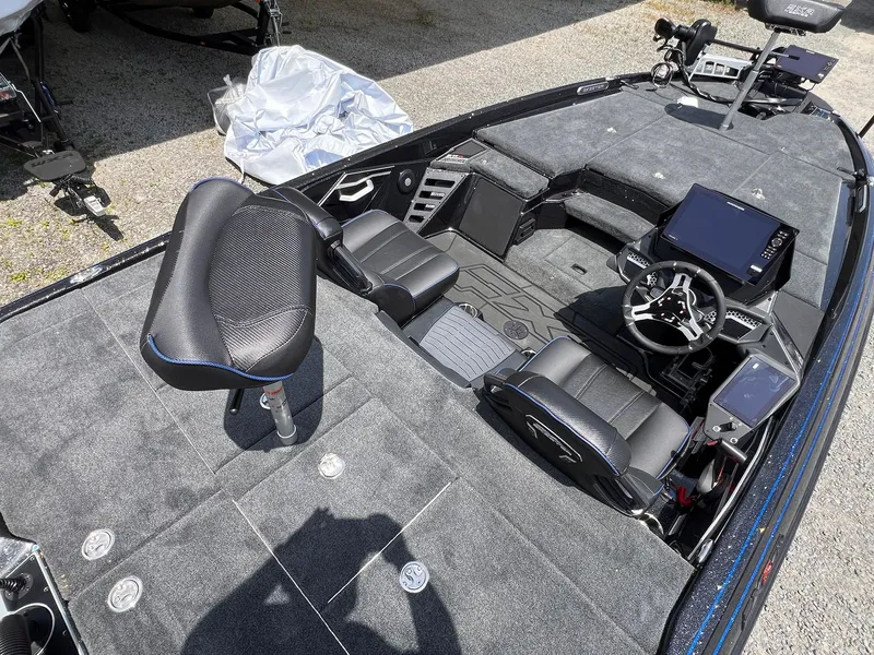 Slide: The Image of Skeeter FXR20 Limited 2025 - 29