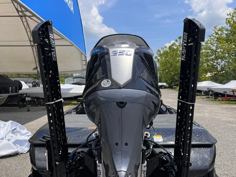 Slide: The Image of Skeeter FXR20 Limited 2025 - 3