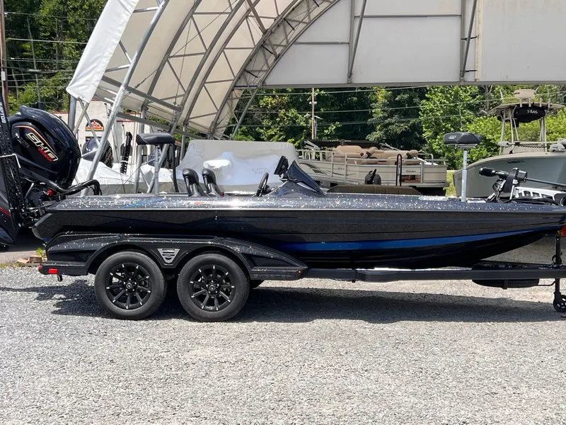 Slide: The Image of Skeeter FXR20 Limited 2025 - 30