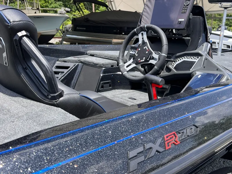 Slide: The Image of Skeeter FXR20 Limited 2025 - 32