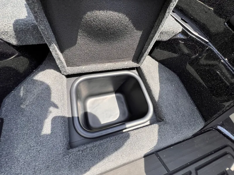 Slide: The Image of Skeeter FXR20 Limited 2025 - 33