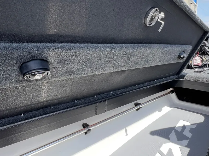 Slide: The Image of Skeeter FXR20 Limited 2025 - 35