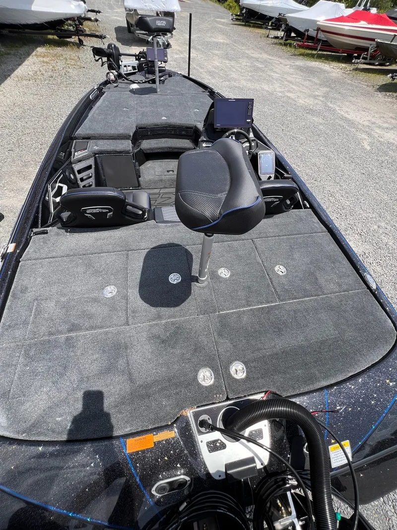 Slide: The Image of Skeeter FXR20 Limited 2025 - 37