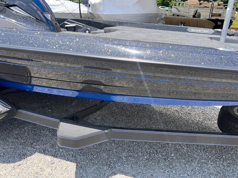 Slide: The Image of Skeeter FXR20 Limited 2025 - 42