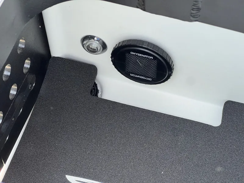 Slide: The Image of Skeeter FXR20 Limited 2025 - 46