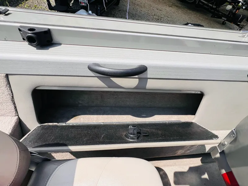 Slide: The Image of 2004 Tracker Targa WT boat interior storage compartment with handle and seating. - 35