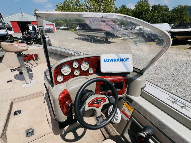 Slide: The Image of 2004 Tracker Targa WT boat dashboard with Lowrance navigation system and gauges. - 36