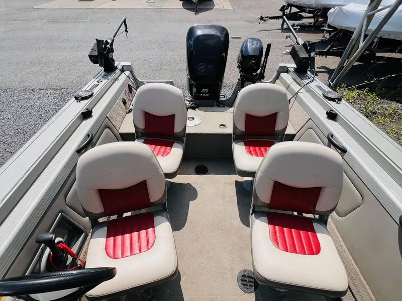 Slide: The Image of 2004 Tracker Targa WT boat interior with four red and white seats and dual motors. - 38