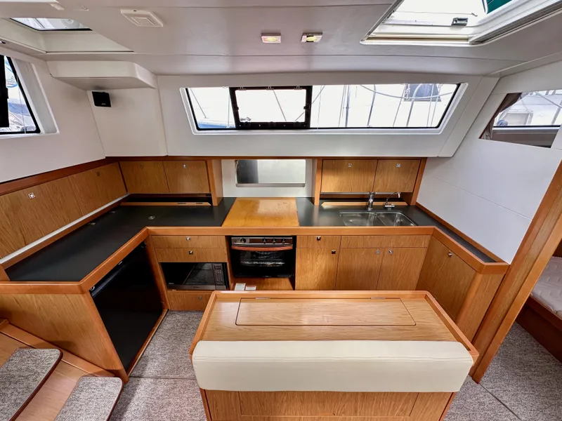 Slide: The Image of Beneteau Sense 43 2012 - 51