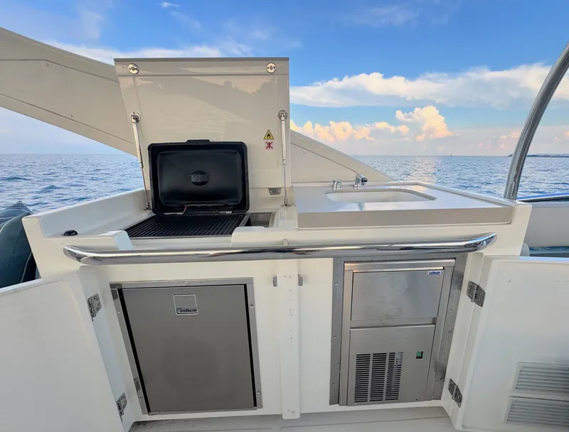 Slide: The Image of Absolute 48 Navetta 2021 - 10