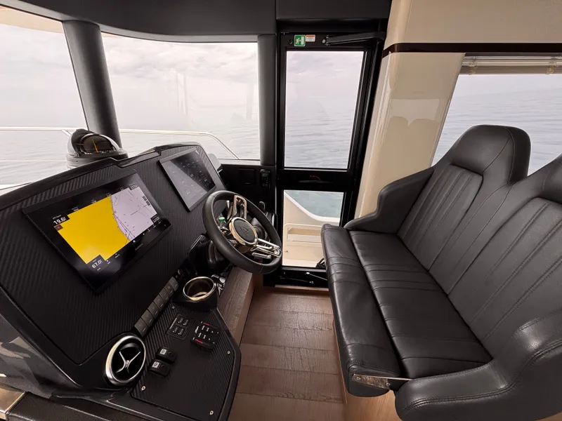 Slide: The Image of Absolute 48 Navetta 2021 - 14