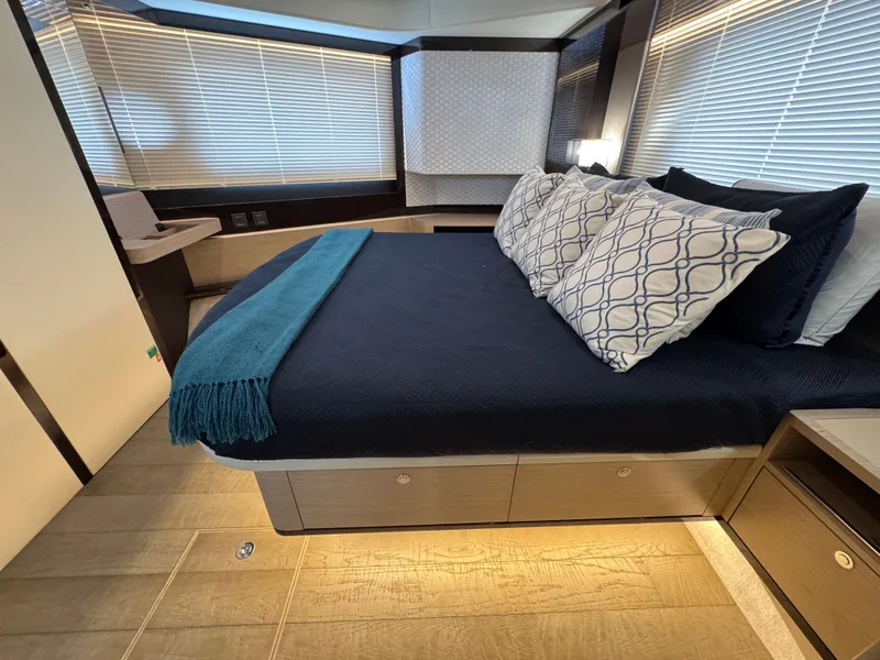 Slide: The Image of Absolute 48 Navetta 2021 - 21