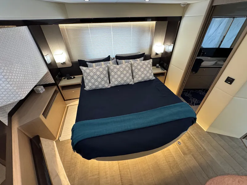 Slide: The Image of Absolute 48 Navetta 2021 - 22