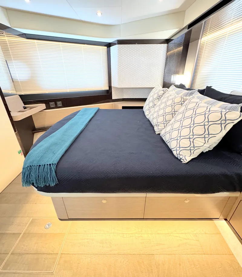 Slide: The Image of Absolute 48 Navetta 2021 - 23