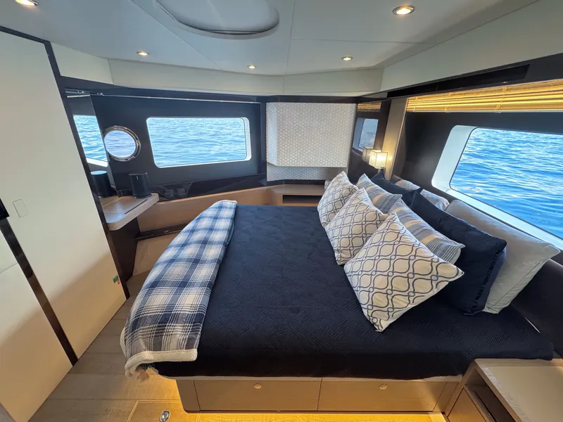 Slide: The Image of Absolute 48 Navetta 2021 - 26