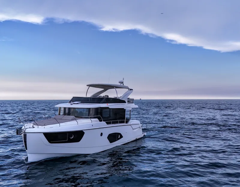 Slide: The Image of Absolute 48 Navetta 2021 - 5