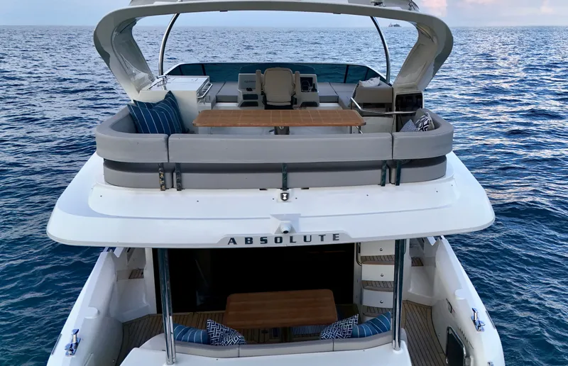 Slide: The Image of Absolute 48 Navetta 2021 - 8
