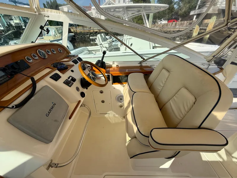 Slide: The Image of 2009 Hunt Yachts Harrier 29 helm with Garmin navigation and plush seating. - 20