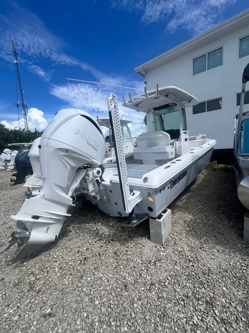 Slide: The Image of Everglades 253 Center Console 2021 - 13
