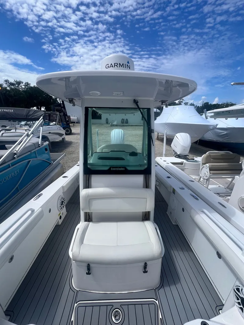 Slide: The Image of Everglades 253 Center Console 2021 - 4
