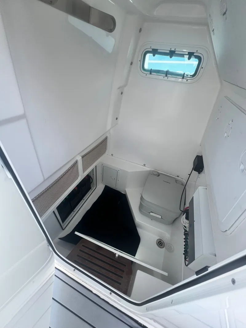 Slide: The Image of Everglades 253 Center Console 2021 - 6