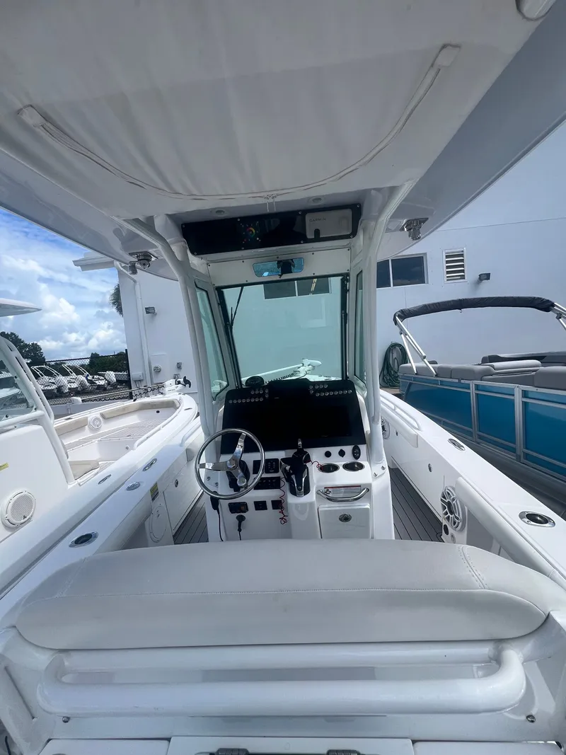 Slide: The Image of Everglades 253 Center Console 2021 - 8