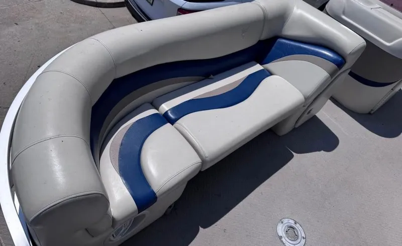 Slide: The Image of Fisher Freedon 220 DLX 2008 - 10