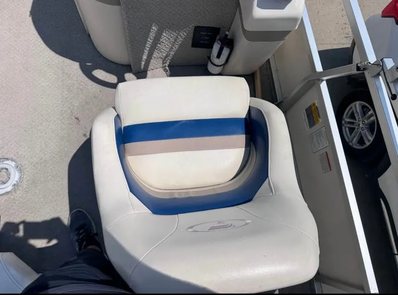 Slide: The Image of Fisher Freedon 220 DLX 2008 - 5