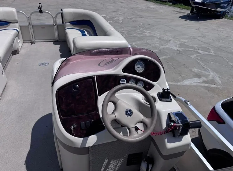 Slide: The Image of Fisher Freedon 220 DLX 2008 - 6