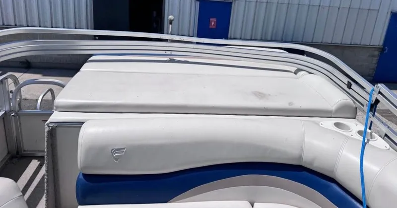 Slide: The Image of Fisher Freedon 220 DLX 2008 - 7