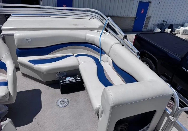 Slide: The Image of Fisher Freedon 220 DLX 2008 - 8