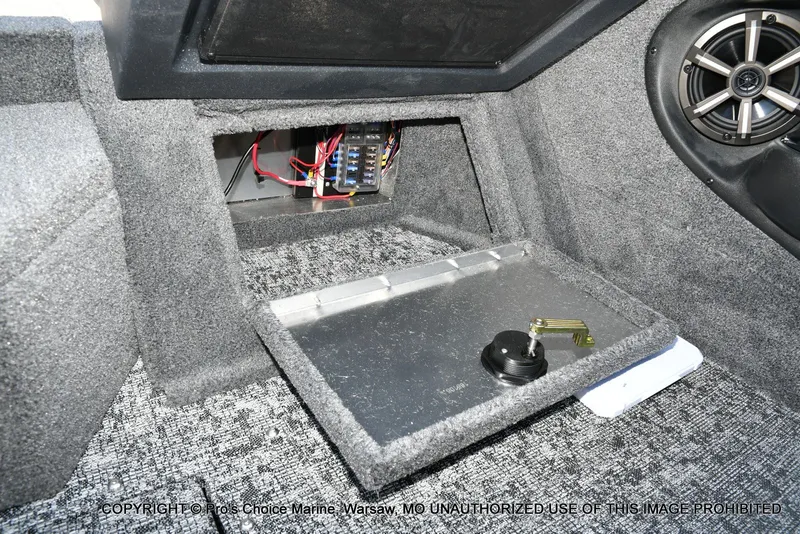 Slide: The Image of Tracker Targa V-18 WT 2026 - 48