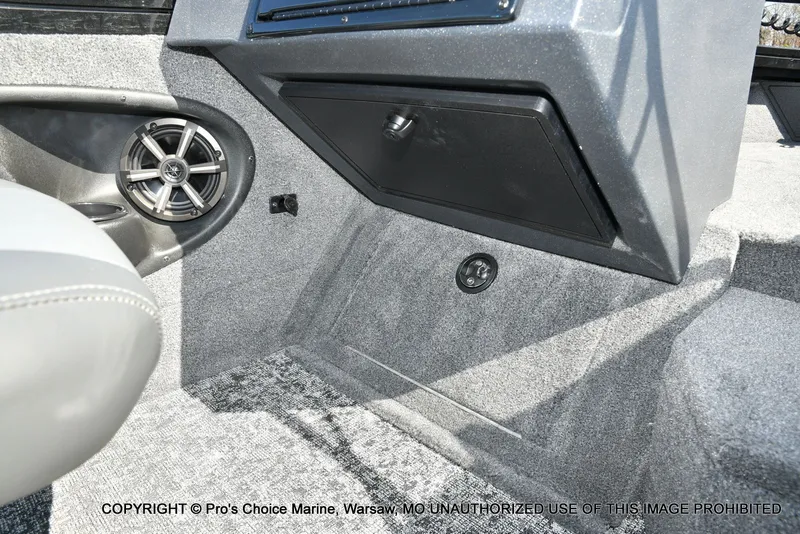 Slide: The Image of Tracker Targa V-18 WT 2026 - 50