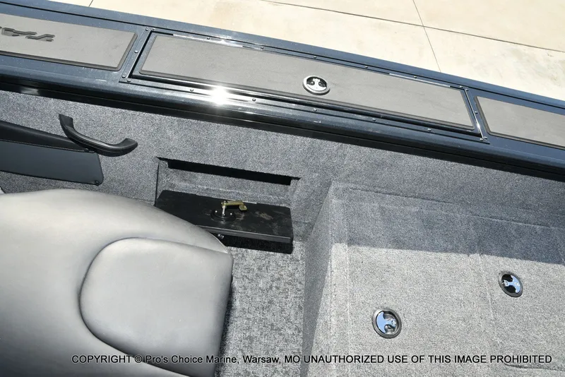 Slide: The Image of Tracker Targa V-18 WT 2026 - 76