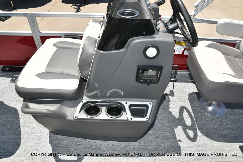 Slide: The Image of Sun Tracker Bass Buggy 16 XL Select 2026 - 31