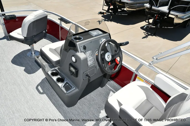 Slide: The Image of Sun Tracker Bass Buggy 16 XL Select 2026 - 36