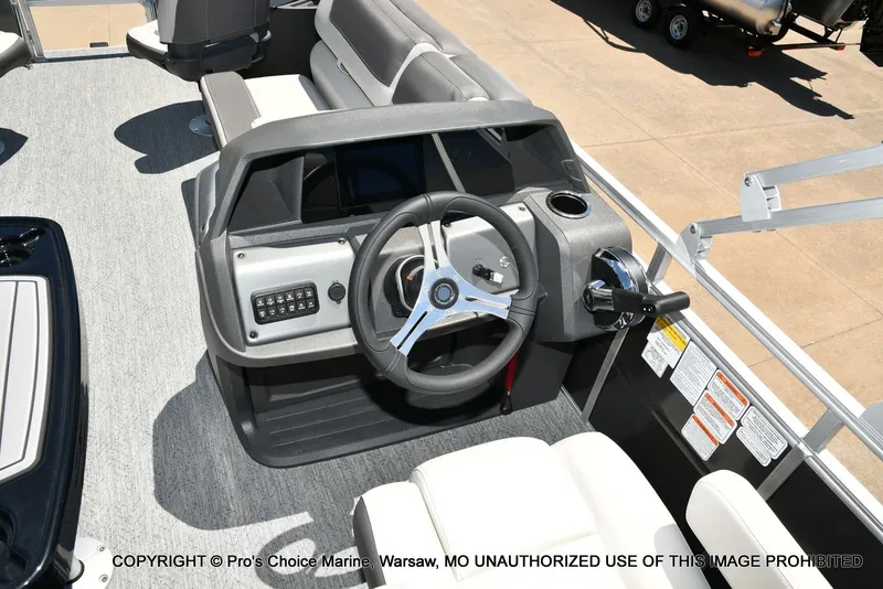 Slide: The Image of Sun Tracker Fishin' Barge 20 DLX 2026 - 12