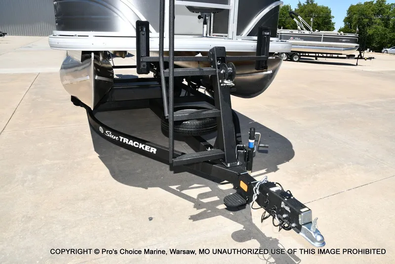 Slide: The Image of Sun Tracker Fishin' Barge 20 DLX 2026 - 22