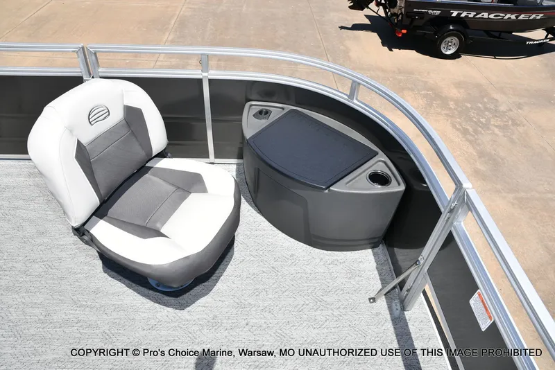 Slide: The Image of Sun Tracker Fishin' Barge 20 DLX 2026 - 28