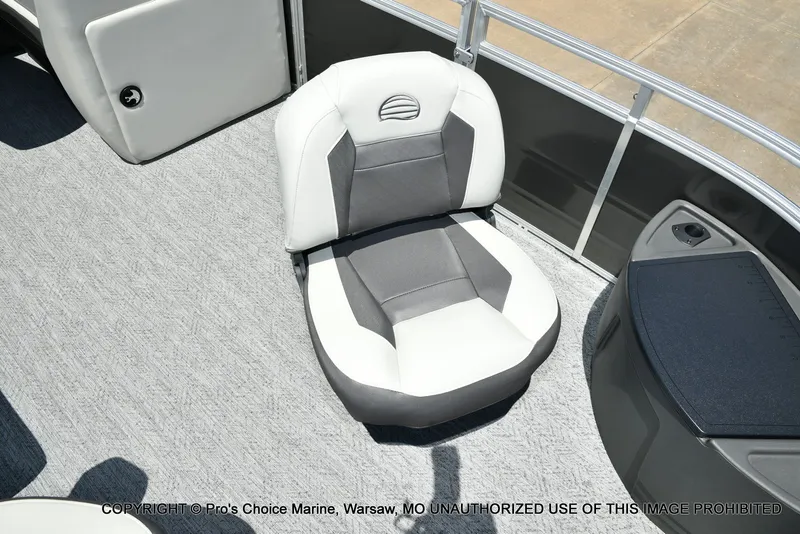 Slide: The Image of Sun Tracker Fishin' Barge 20 DLX 2026 - 29