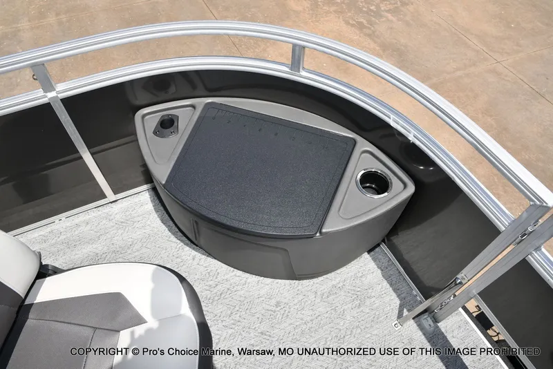 Slide: The Image of Sun Tracker Fishin' Barge 20 DLX 2026 - 30