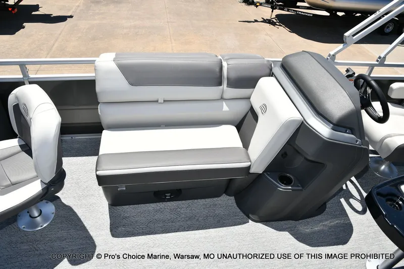 Slide: The Image of Sun Tracker Fishin' Barge 20 DLX 2026 - 35