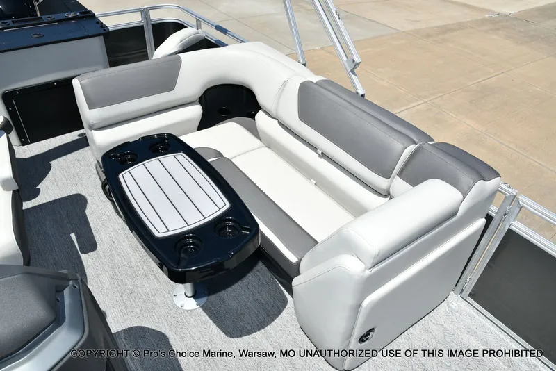 Slide: The Image of Sun Tracker Fishin' Barge 20 DLX 2026 - 39