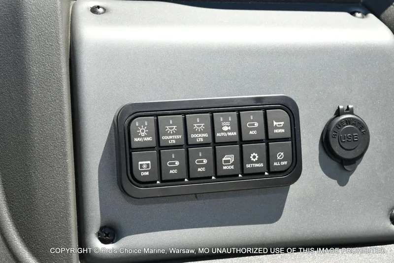 Slide: The Image of Sun Tracker Fishin' Barge 20 DLX 2026 - 47